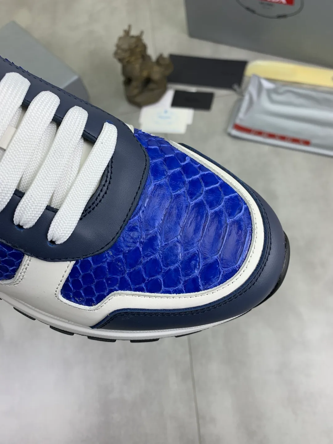 Men's men's shoes💰P580💰【New model】Top quality, new popular models on the official website, which will never go out of style for a century,🆘 The trendy brand (Prada) mainly promotes popular models, avant-garde and versatile fashionable men's shoes, privately molded, with cowhide splicing and 1:1 oil edge treatment... fashionable and simple, original imported cowhide with python skin, cowhide leather lining for feet; the atmosphere and personality are more fashionable, eye-catching and pursuing class. It will subvert the old idea and be a must-have for fashionistas who want to spend time with you! Must keep it! High-end comfortable and low-cost, high-end quality workmanship. Size: 38-44 Various colors available. full package